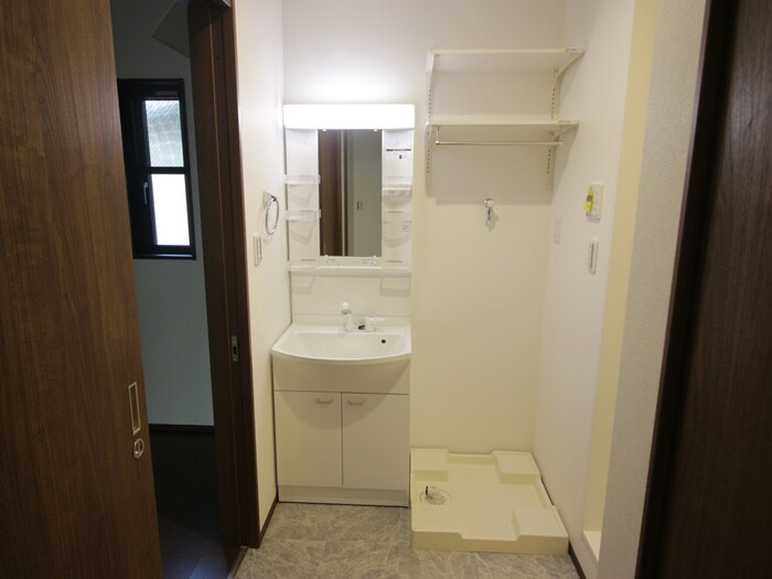 物件内観写真12　(洗濯機置場)