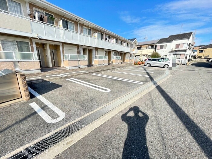 物件外観写真3　(駐車場)