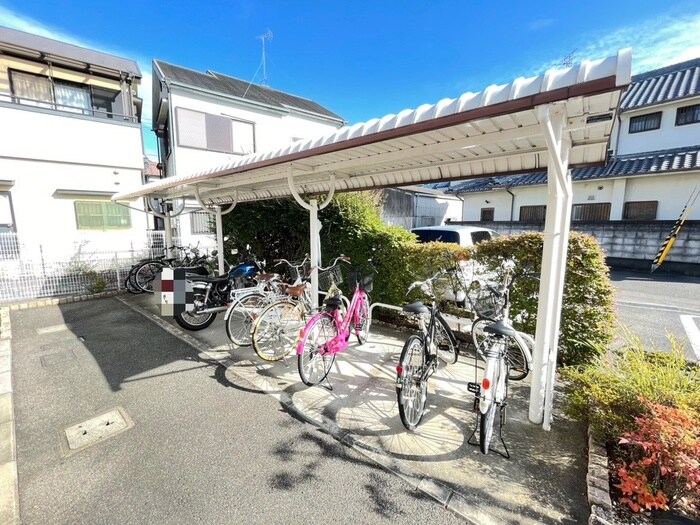 物件外観写真4　(駐輪場)