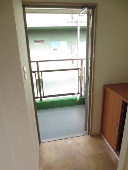 物件内観写真11　(玄関)