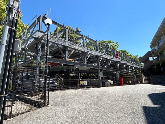 物件外観写真5　(駐車場)