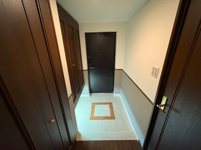 物件内観写真16　(玄関)
