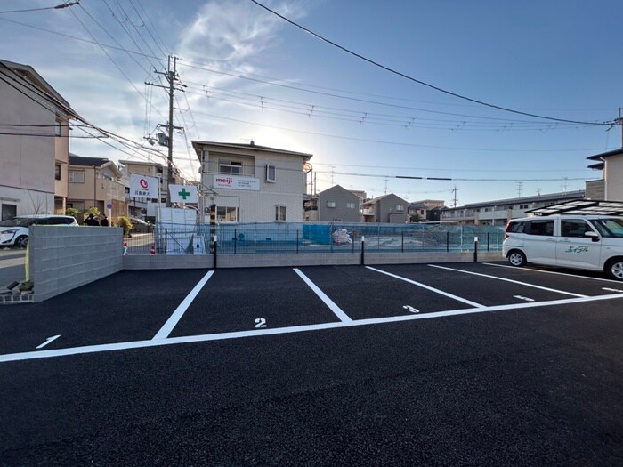 物件外観写真5　(駐車場)