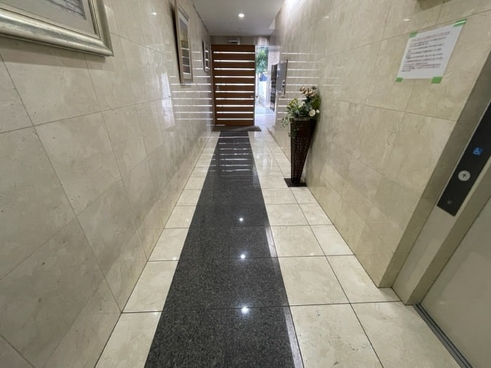 物件外観写真4　(エントランス部分)