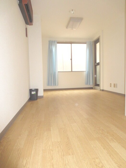 物件内観写真4　(居室)