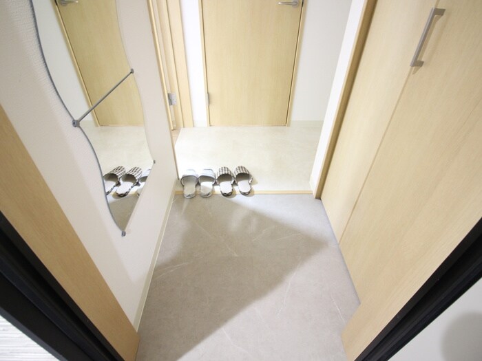 物件内観写真13　(玄関)