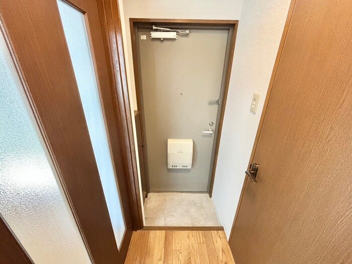 物件内観写真18　(玄関)