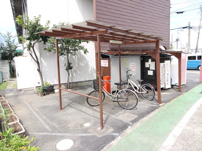 物件外観写真4　(駐輪場)