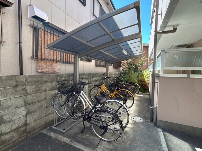 物件外観写真5　(駐輪場)