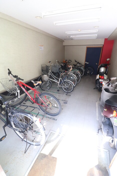 物件外観写真2　(駐輪場)