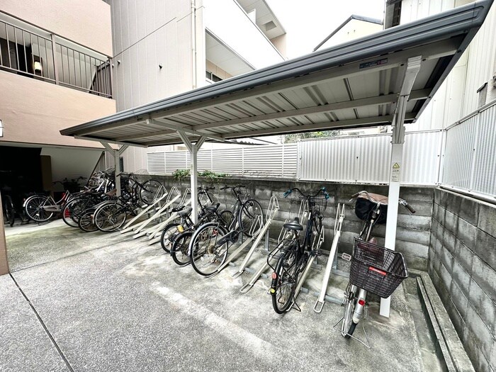 物件外観写真3　(駐輪場)