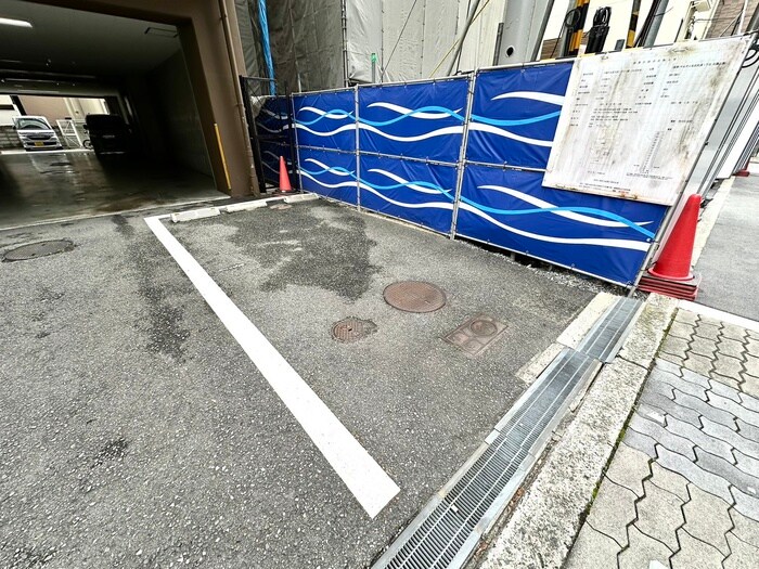 物件外観写真4　(駐車場)