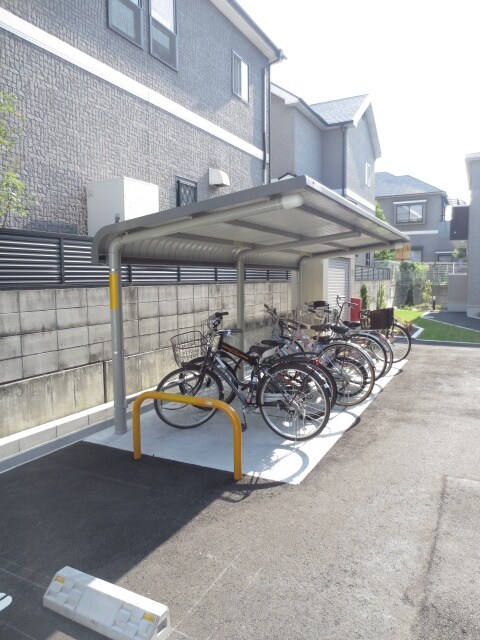 物件外観写真3　(駐輪場)