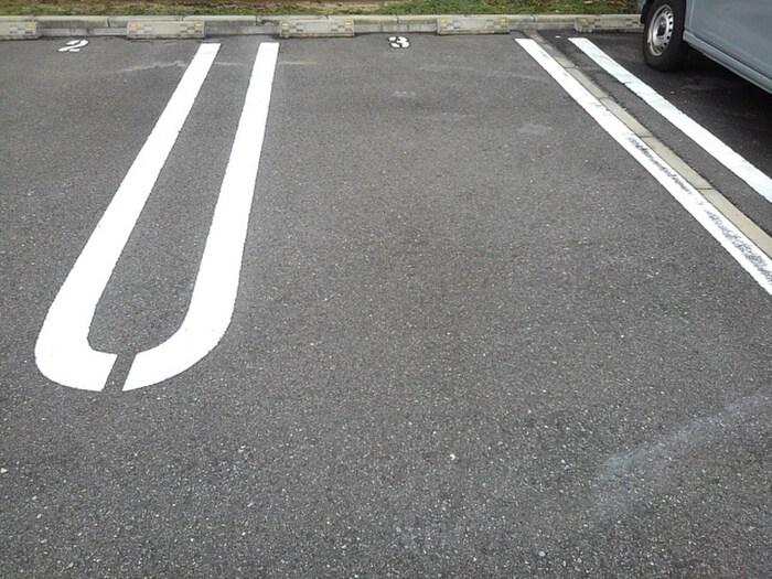 物件外観写真4　(駐車場)