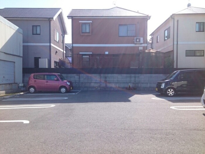 物件外観写真6　(駐車場)