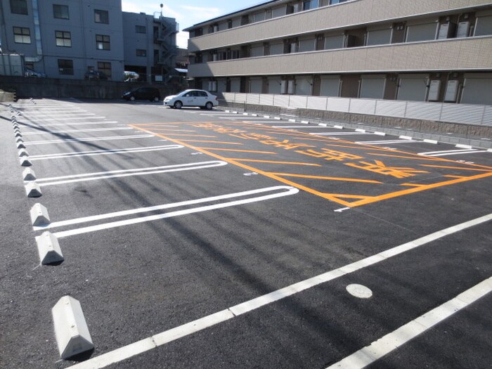 物件外観写真2　(駐車場)