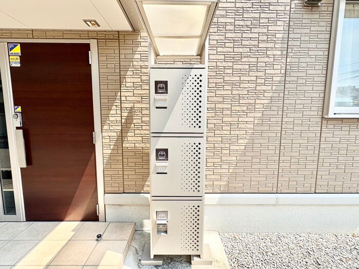 物件外観写真5　(エントランス部分)