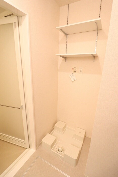 物件内観写真15　(洗濯機置場)