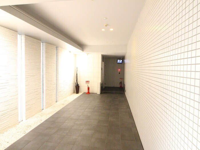 物件外観写真5　(エントランス部分)