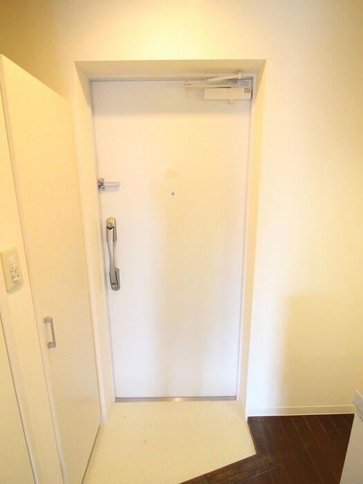 物件内観写真11　(玄関)