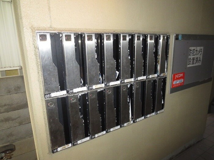 物件外観写真3　(エントランス部分)