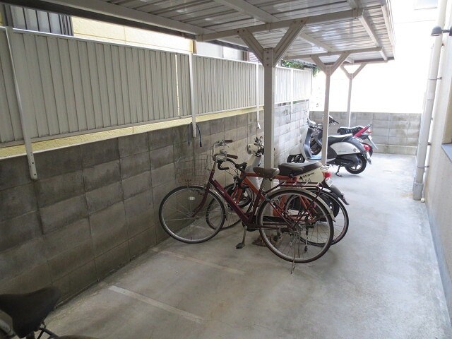 物件外観写真6　(駐輪場)