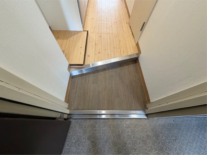 物件内観写真16　(玄関)