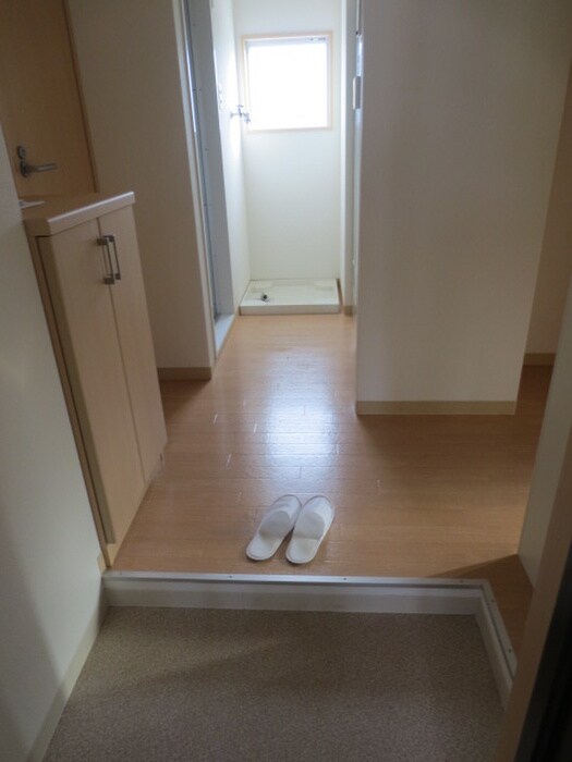 物件内観写真7　(玄関)