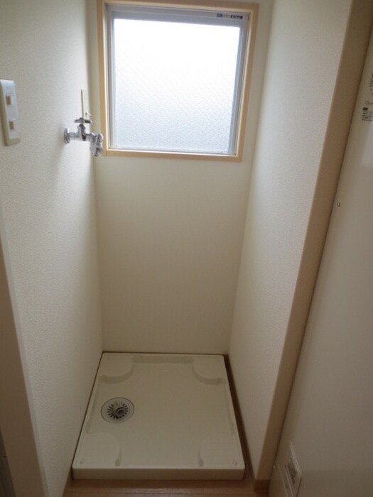 物件内観写真12　(洗濯機置場)