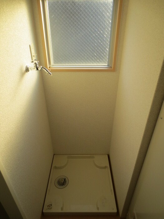 物件内観写真12　(洗濯機置場)