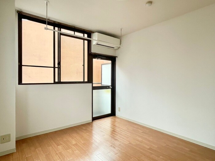 物件内観写真3　(居室)