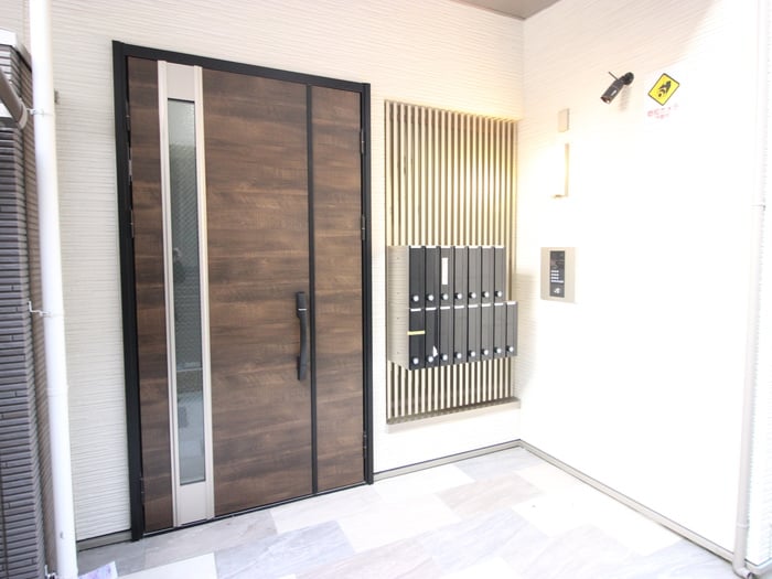 物件外観写真4　(エントランス部分)