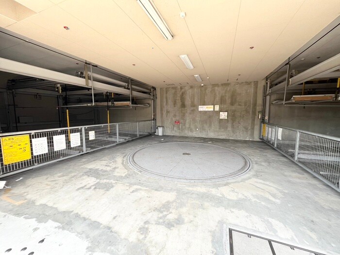 物件外観写真4　(駐車場)