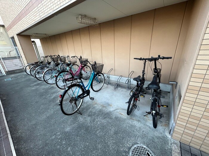 物件外観写真4　(駐輪場)