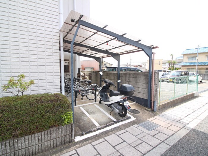 物件外観写真4　(駐輪場)