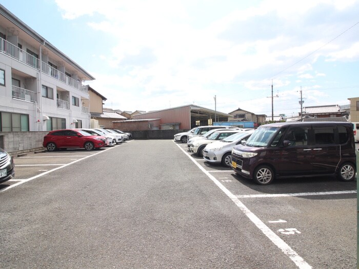 物件外観写真6　(駐車場)