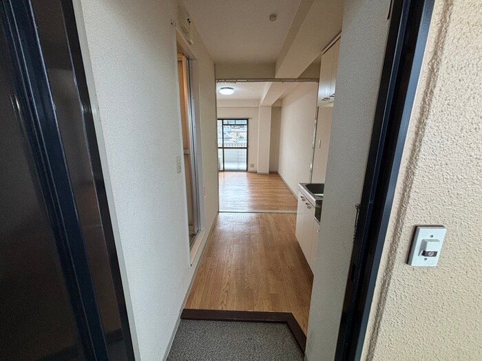 物件内観写真10　(玄関)