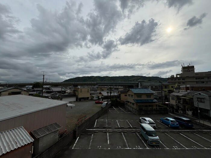 物件内観写真20　(室内からの展望)