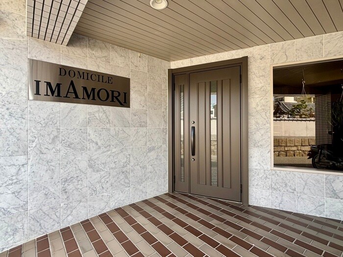 物件外観写真4　(エントランス部分)