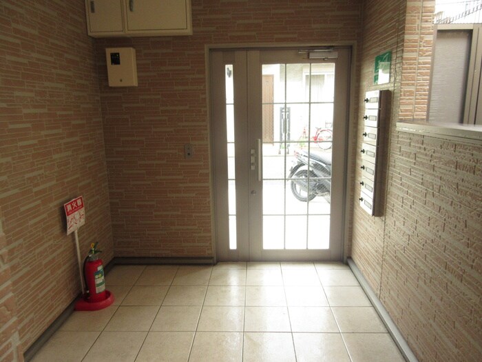 物件外観写真5　(エントランス部分)
