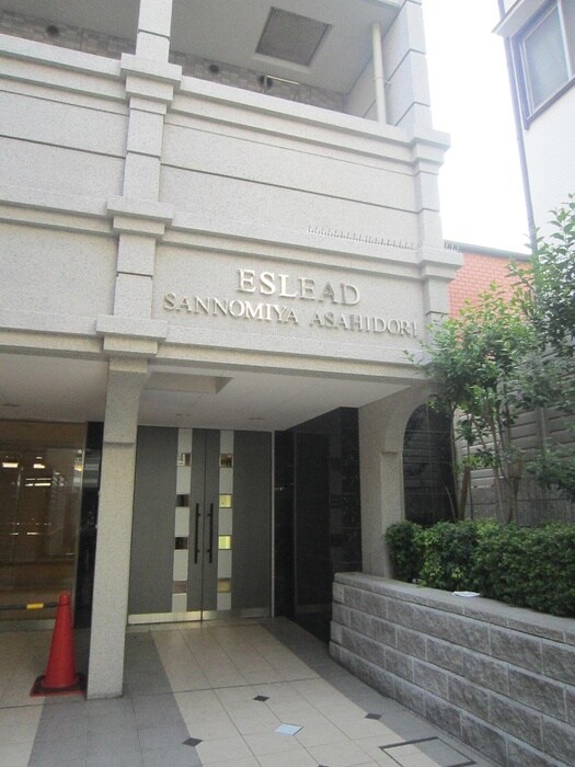 物件外観写真2　(エントランス部分)