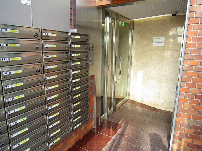 物件外観写真2　(エントランス部分)