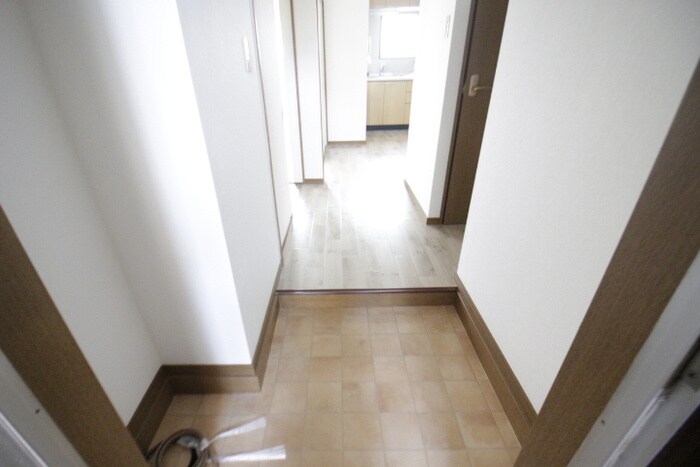 物件内観写真13　(玄関)