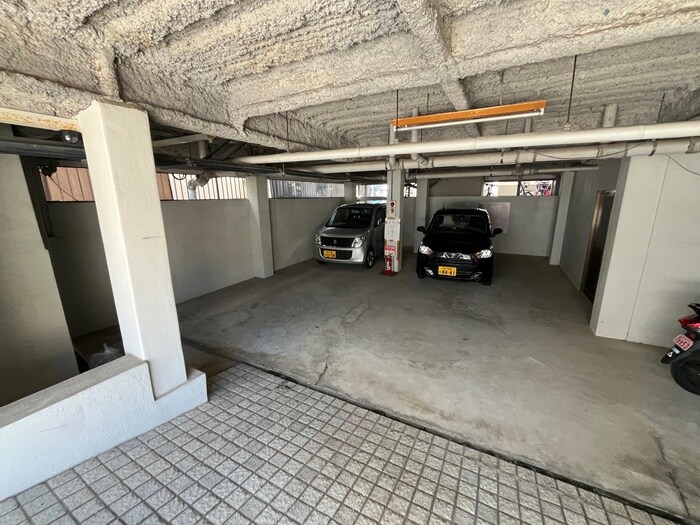 物件外観写真5　(駐車場)