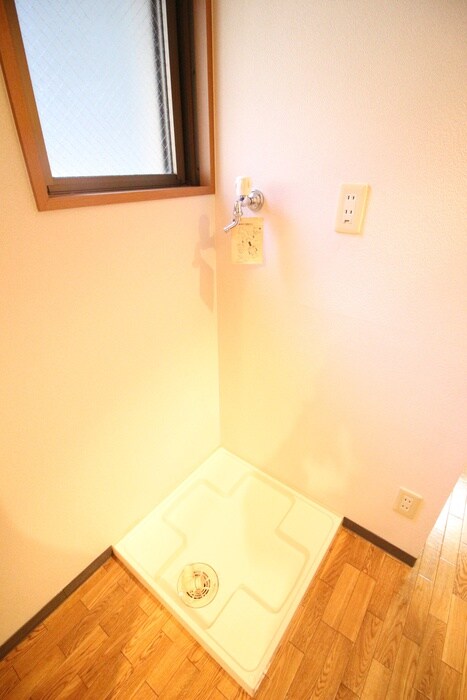 物件内観写真13　(洗濯機置場)