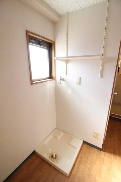 物件内観写真18　(洗濯機置場)