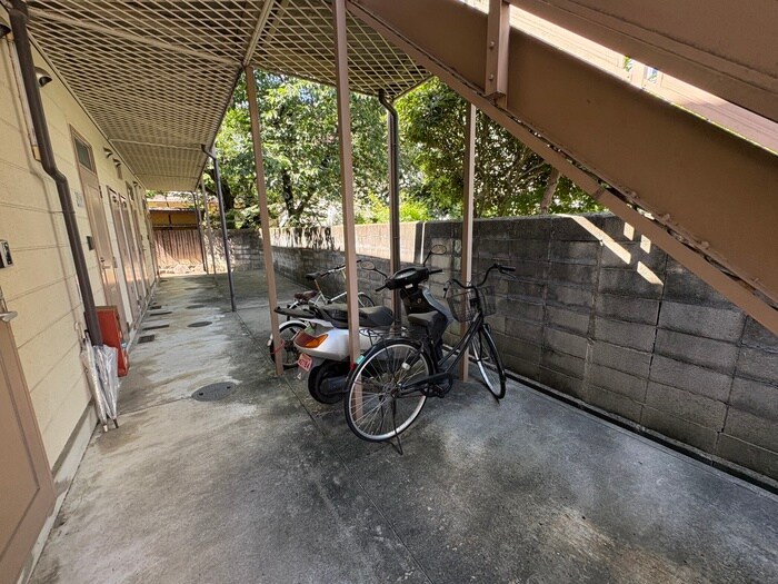 物件外観写真4　(駐輪場)