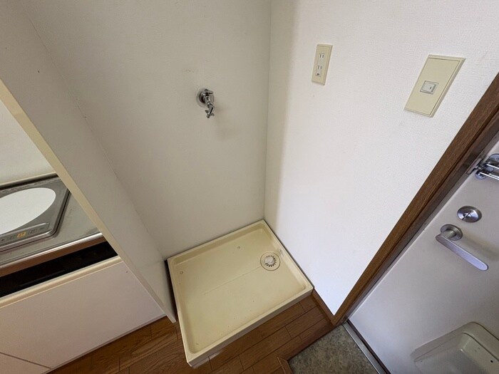 物件内観写真18　(洗濯機置場)