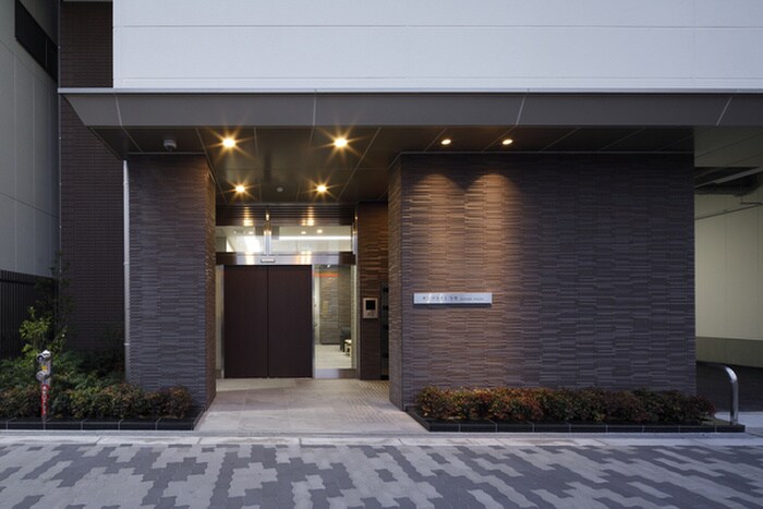 物件外観写真2　(エントランス部分)