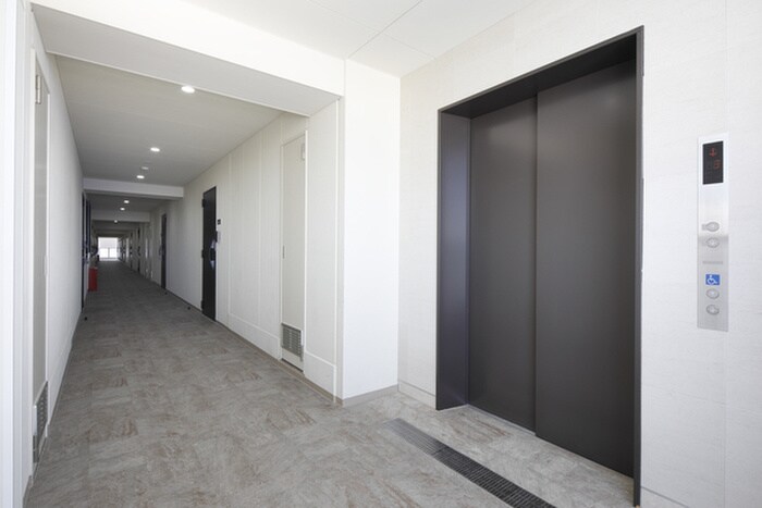 物件外観写真5　(エントランス部分)